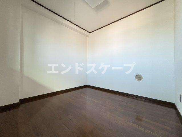 サンハピネスビルの洋室|高崎、前橋エリアのお部屋探しはエンドスケープまで！お客様の理想お聞かせ下さい♪