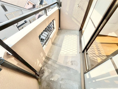 【バルコニー】 | 吹田市岸部北４丁目中古戸建 | こちらのサイトに掲載されている全ての物件が、当社にてご紹介可能です！気になる物件がありましたら、弊社スタッフまでお気軽にお問合せ下さいま