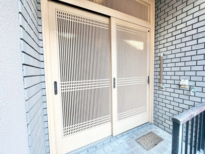 【エントランス】 | 吹田市岸部北４丁目中古戸建 | サイトに掲載されていない箇所の写真、撮影してお届けさせて頂きます！気になる物件で、見たい部分の画像が無い場合は、弊社スタッフまでご連絡下さいませ。お客様の気になる箇所を、カメラにて撮影して参ります！