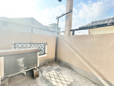 【バルコニー】 | 吹田市岸部北４丁目中古戸建 | 物件を比較検討したいお客様には、「物件比較見学プラン」をご用意しております。こちらの物件だけでなく、お客様の希望に沿った物件を、いくつかまとめてご案内させて頂きます。