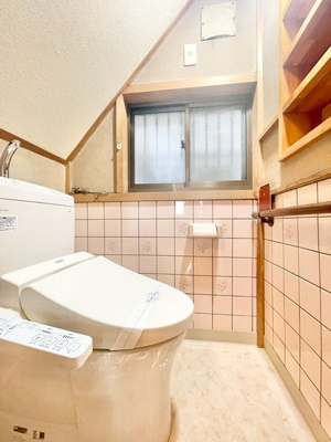 【トイレ】 | 吹田市岸部北４丁目中古戸建 | こちらのサイトに掲載されている全ての物件が、当社にてご紹介可能です！気になる物件がありましたら、弊社スタッフまでお気軽にお問合せ下さいませ。