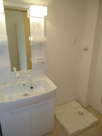 クラールⅡの洗面所|明るい洗面所です