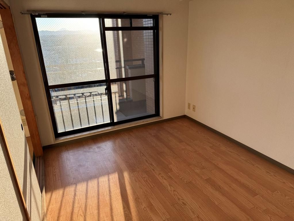 福生市牛浜の中古マンションの洋室