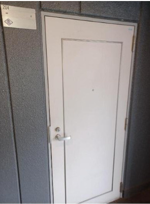 大津市中央２丁目の事務所の玄関