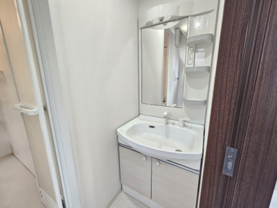 【独立洗面台】 | 宝塚市安倉西2丁目　中古戸建 | シャワー付き洗面台でお掃除もラクラク