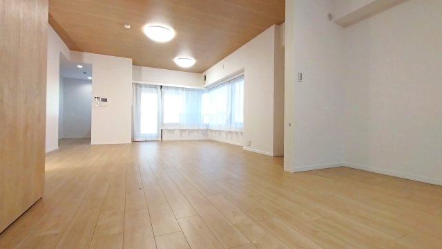 リーベスト保土ケ谷D棟の居間・リビング|使いやすいリビングです