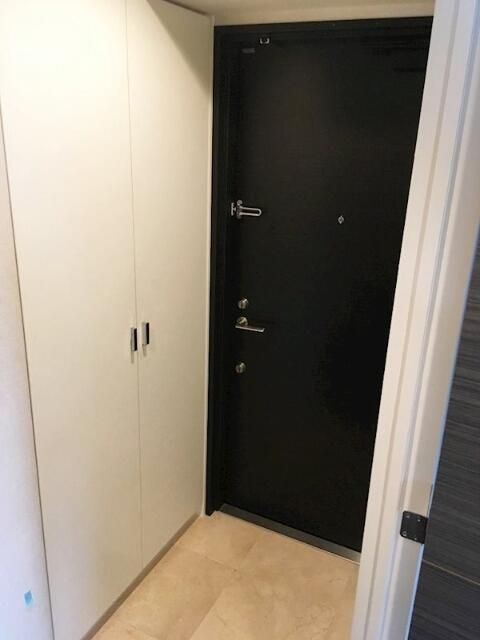 エスティメゾン赤羽の玄関