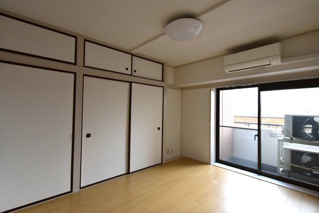 ライオンズマンション荒町の洋室