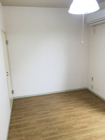 フラットAⅡの洋室