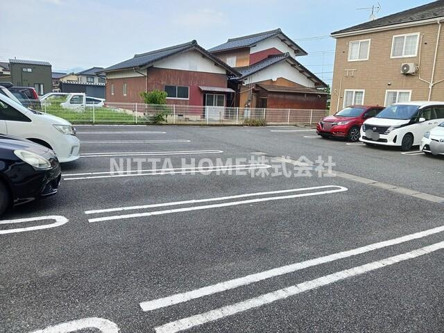 サンヒルズＡの駐車場|敷地内に駐車場を完備◎