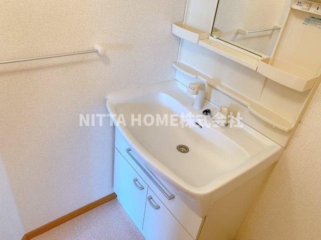 サンヒルズＡの洗面所|シャワー付きの洗面化粧台もあります◆