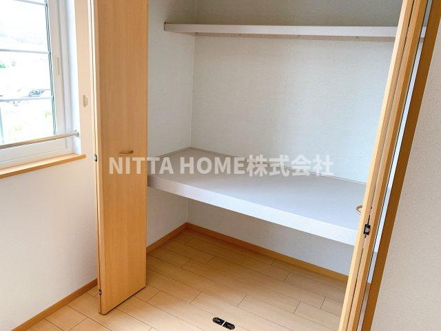 サンヒルズＡの収納|幅広のクローゼットで収納力抜群！！