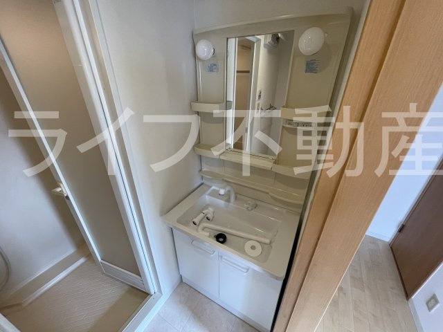 アビテの洗面所|明るい洗面所です