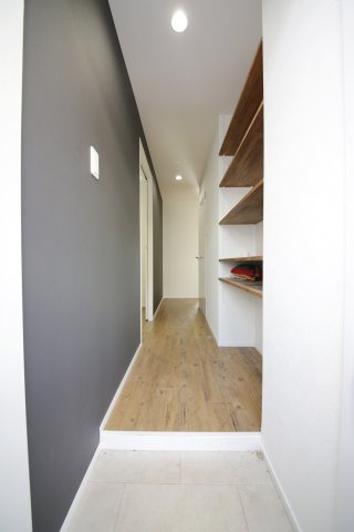 μ's　style（ミューズスタイル）の玄関