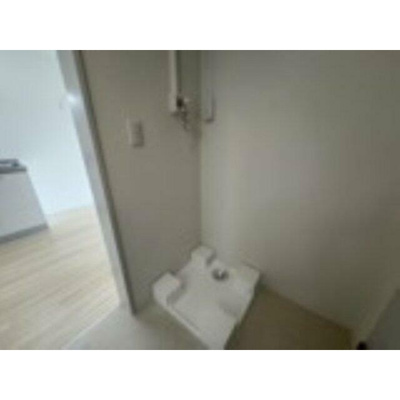 【設備】 | 秀和高円寺レジデンス | 室内洗濯機置き場。