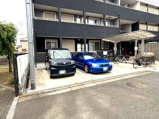 ステラウッド道明寺Ⅱの駐車場