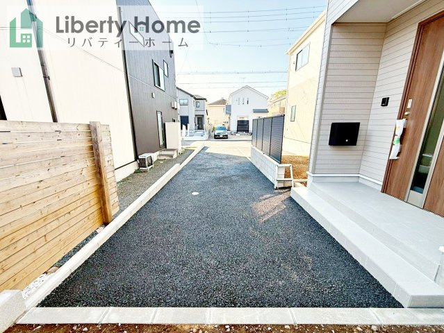 守谷市薬師台第14　新築戸建　2号棟の駐車場