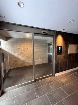 第5荒野ビルのエントランス