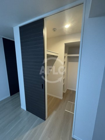 シャーメゾンプランヴェール住之江の収納|シャーメゾンプランヴェール住之江　ウォークインクローゼット