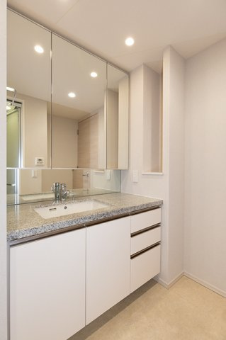 ザ・パークハウス　西新宿タワー６０の洗面所|※写真は同タイプ住戸です。