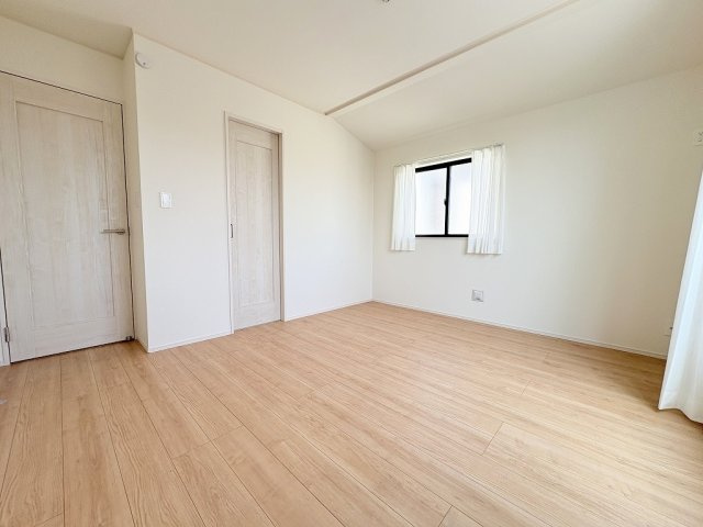 三郷市戸ケ崎5丁目　新築戸建　全10棟　J号棟の洋室|同施工会社の参考写真になります。