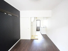 神奈川県横須賀市安浦町　一棟アパートの居間・リビング