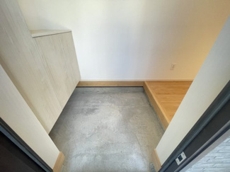 【玄関】 | 沖縄市古謝（限定1棟） | A号棟　十分な収納付き玄関♪