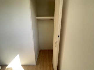 【収納】 | 沖縄市古謝（限定1棟） | A号棟　洋室5.25帖＋CL付き♪