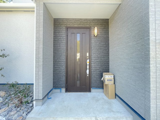 【玄関】 | 沖縄市古謝（限定1棟） | A号棟　スマートキー付き♪