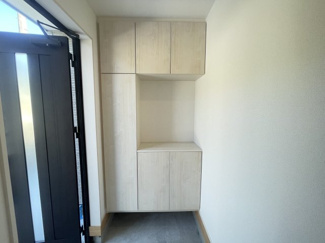 【玄関】 | 沖縄市古謝（限定1棟） | A号棟　十分な収納付き玄関♪