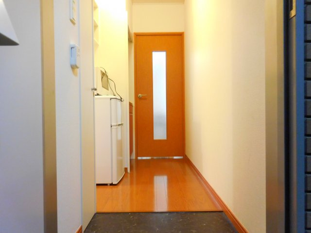 レオパレスニュー藤の玄関