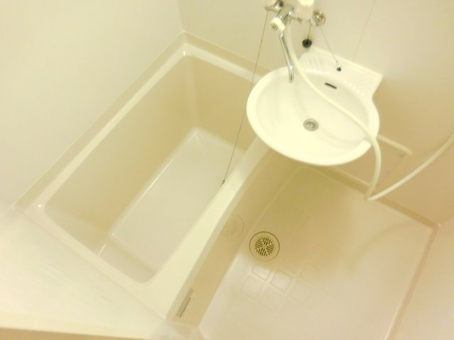 レオパレスニュー藤の浴室