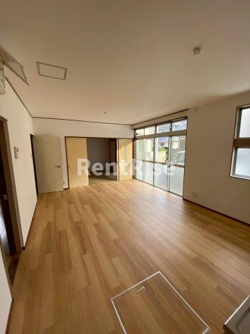 今伊勢町馬寄字郷前戸建ての居間・リビング