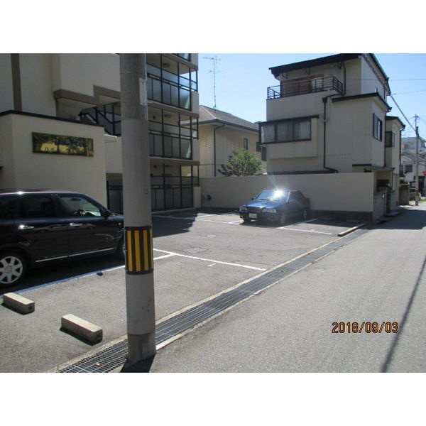 大栄・ラメールの駐車場