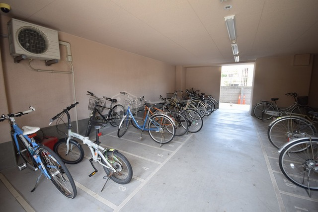 大阪市福島区海老江８丁目の賃貸マンションの駐車場