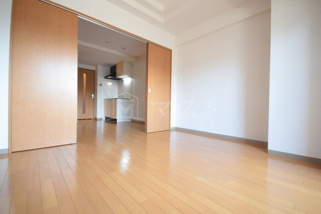 大阪市福島区海老江８丁目の賃貸マンションの居間・リビング