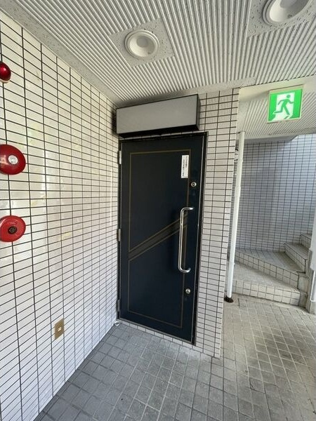 サンシャイン堀田通の玄関