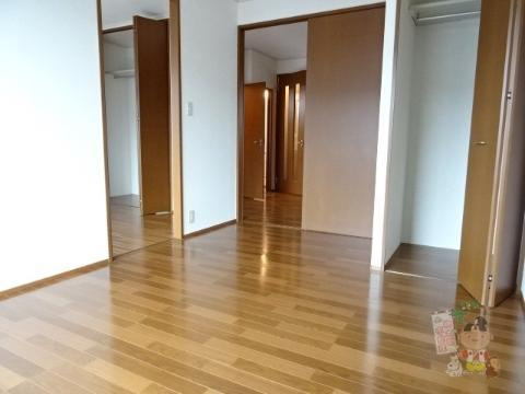 ガーデン江西通りⅡの居間・リビング|洋室