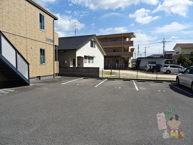 ガーデン江西通りⅡの駐車場