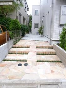 【エントランス】 | ハックベリーグレイス