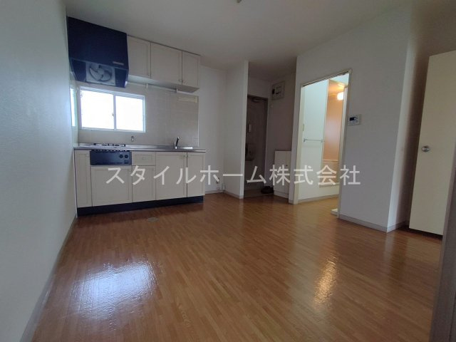 サンコーポ柱東山　B棟の居間・リビング|別部屋写真です。