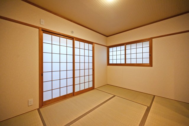 尼崎市南塚口町8丁目中古一戸建ての和室|和室があれば家事の合間にお昼寝なんかもできちゃいますね。