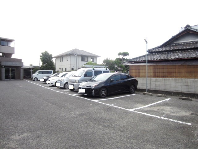 【駐車場】