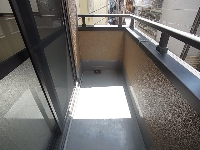 WING兵庫駅前通のバルコニー|通風性良好の広々バルコニー