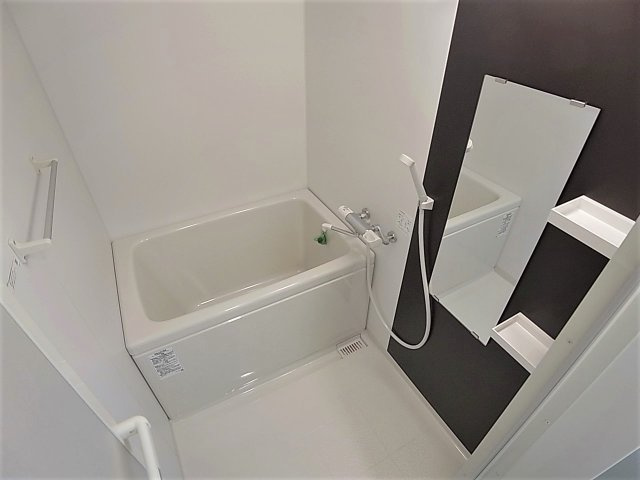 WING兵庫駅前通の浴室|清潔感のあるバスルーム