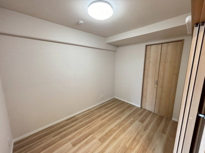 【洋室】 | 泉北星和台コーポラス | 【クロス全室貼替】綺麗な壁紙で部屋が明るく見えて気持ちも明るくなりますね♪