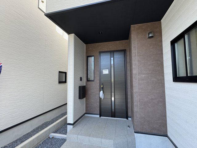 市川市菅野５丁目新築戸建【菅野小学校：8分】のエントランス|エントランス・玄関ポーチ