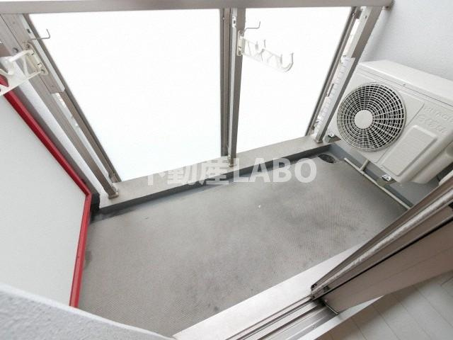 ルクレ難波のバルコニー