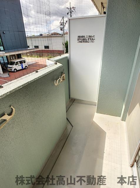 ジュネスシティ宮の前のバルコニー