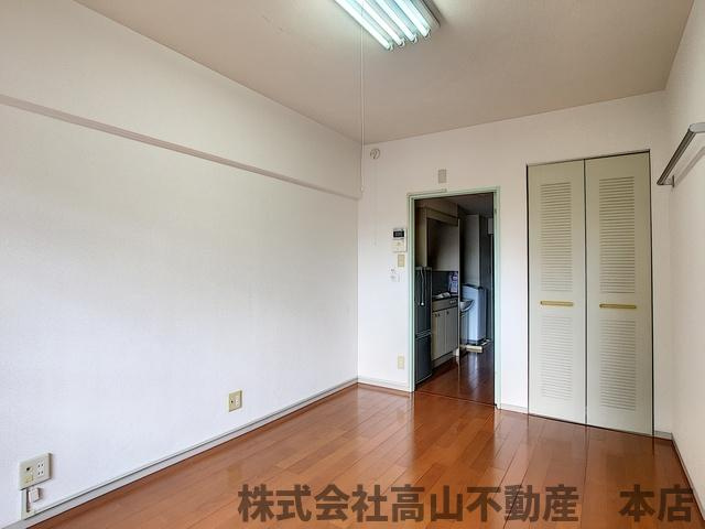 ジュネスシティ宮の前の内装